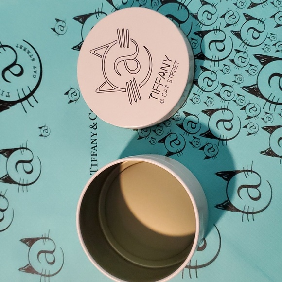 Tiffany & Co cookie tin - Picture 3 of 5